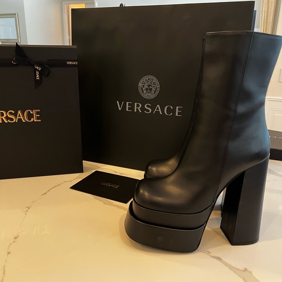 BNIB VESACE  Sleek Black Platform Boots Size 37 US 7 - Picture 11 of 12